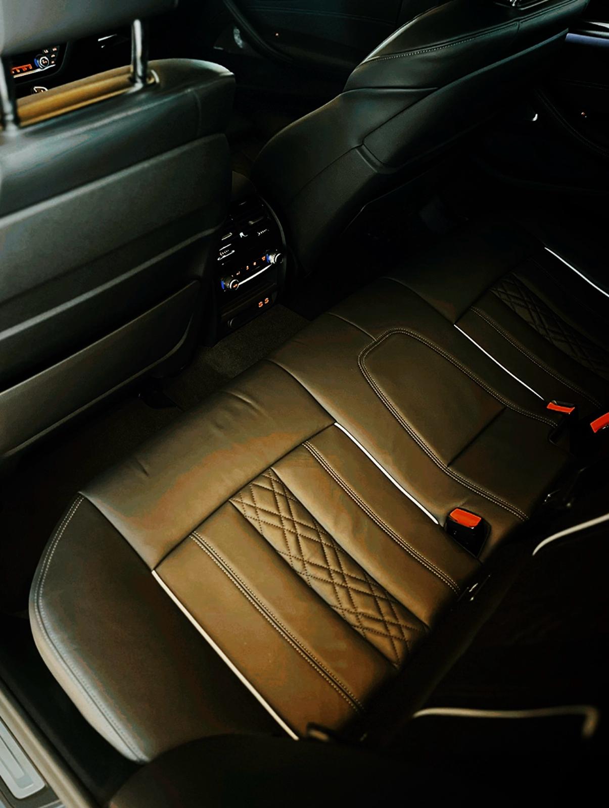 Detailing auto suceava. Servicii curatare piele scaune si banchete auto.